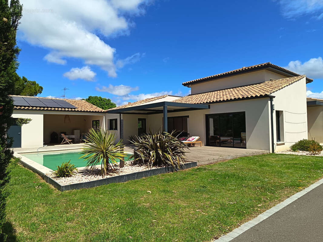Secteur Clape Superbe Villa neuve de 206m2 sur 1365 m2 de terrain à vendre 697000 €. - photo 26