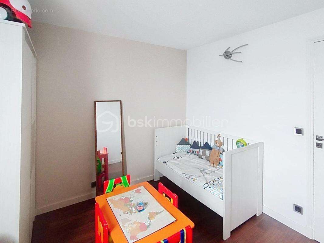 Appartement à VILLENEUVE-LA-GARENNE