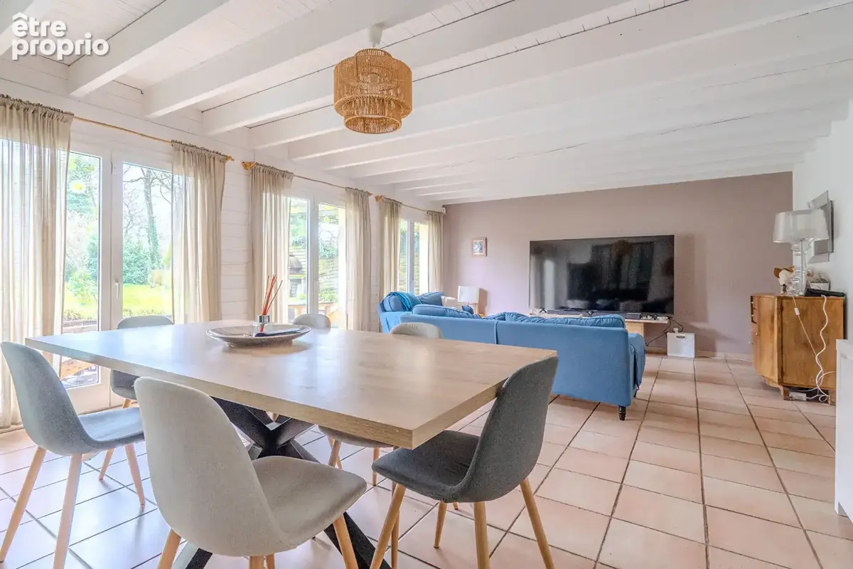 Eysines - Maison 4 chambres de 137m², entièrement rénovée avec piscine et grand jardin sans vis-à-vis - photo 3