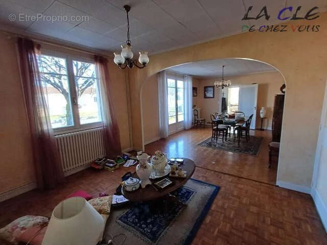 Maison à VERNOUX-EN-GATINE