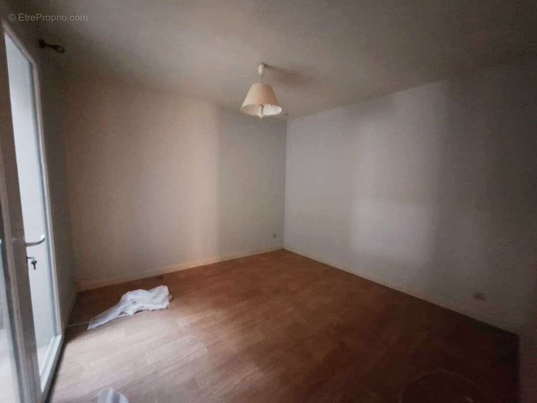 A vendre dans les Hautes-Pyrénées (65): située au cœur d'un charmant village, cette maison avec jardin et cour a été divisée en  - photo 12