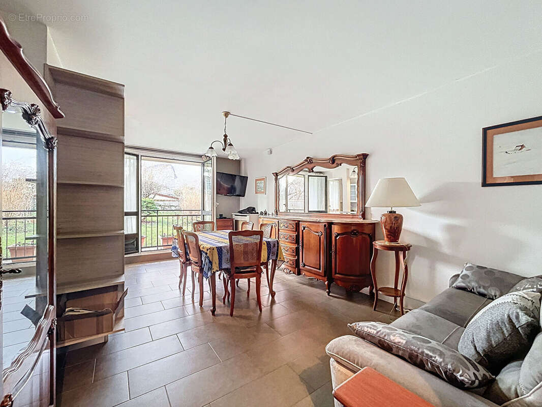 Appartement à SAINT-MAUR-DES-FOSSES