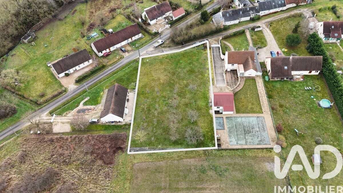 Photo 3 - Terrain à VALLIERES-LES-GRANDES