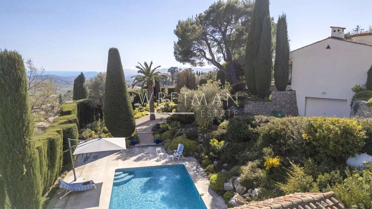 Maison à CHATEAUNEUF-GRASSE