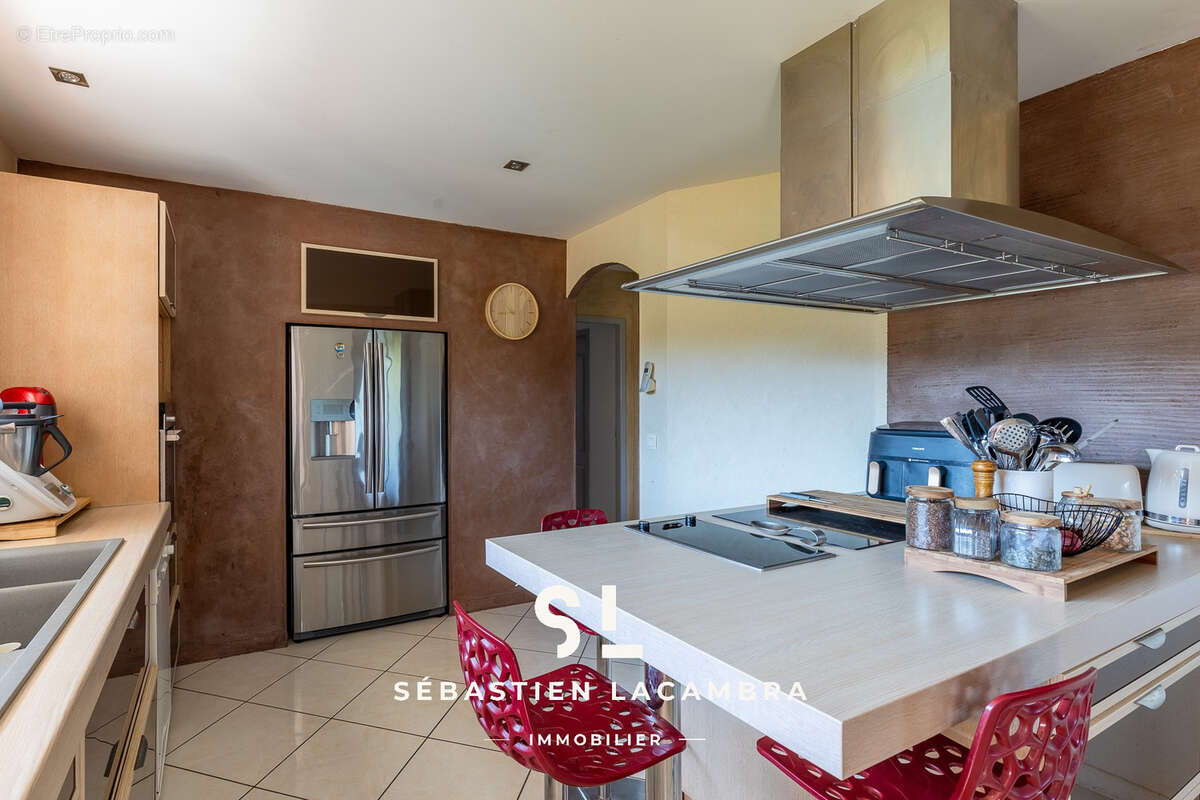 Maison de plain-pied avec piscine, 4 chambres et 3 008 m2 de terrain - photo 16