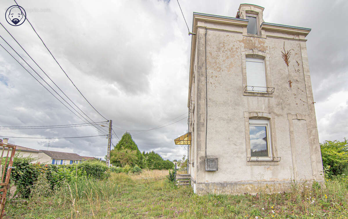 Maison de caractère à rénover, Saint-Mihiel, résidentiel . - photo 3