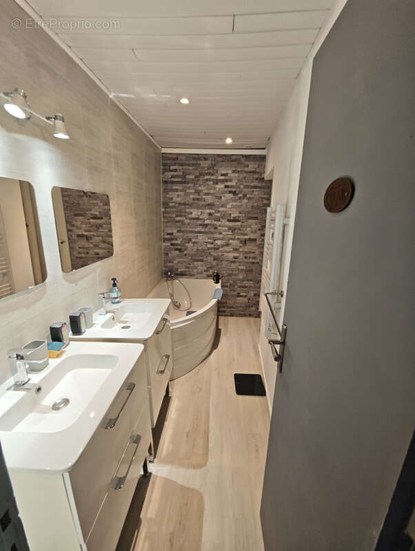 Maison à CENNE-MONESTIES