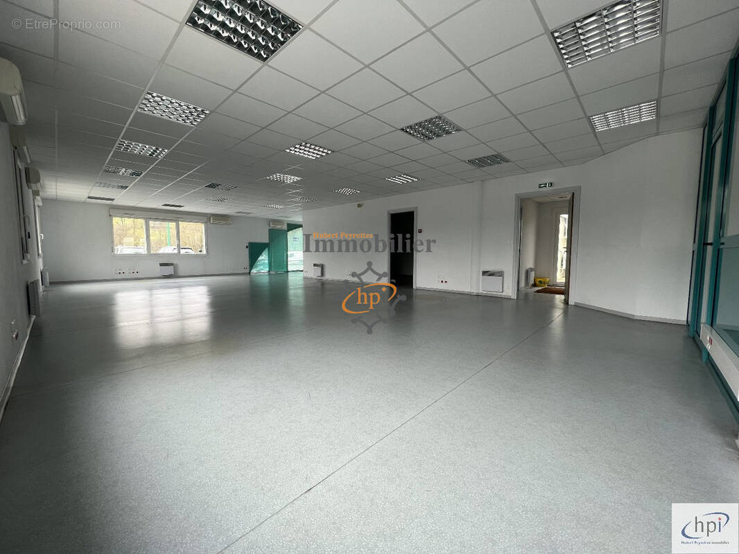 Commerce à VABRES-L'ABBAYE