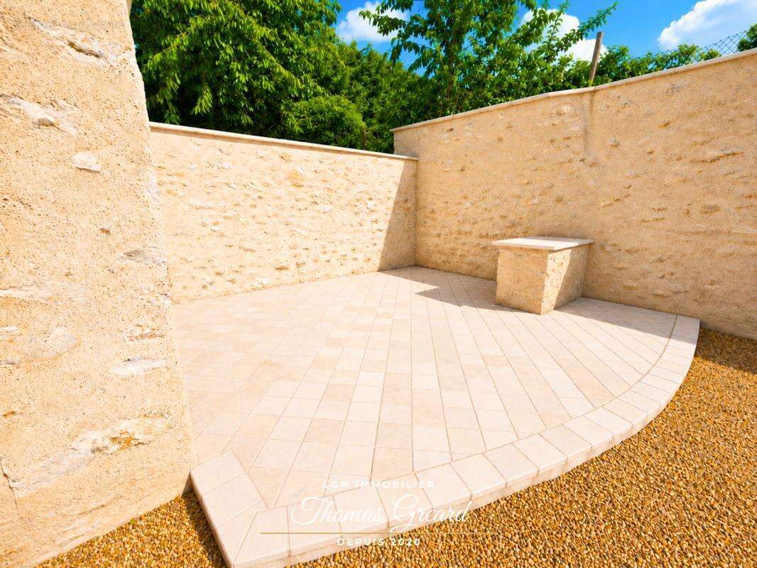 Maison en pierre rénovée avec 2 chambres, jardin et vie de plain-pied à Ouzouer-le-Doyen - 15 minutes de Châteaudun - photo 11