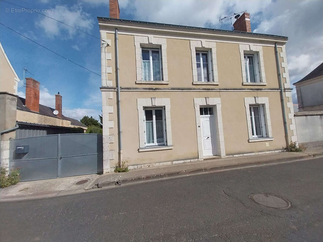Maison à CHANNAY-SUR-LATHAN