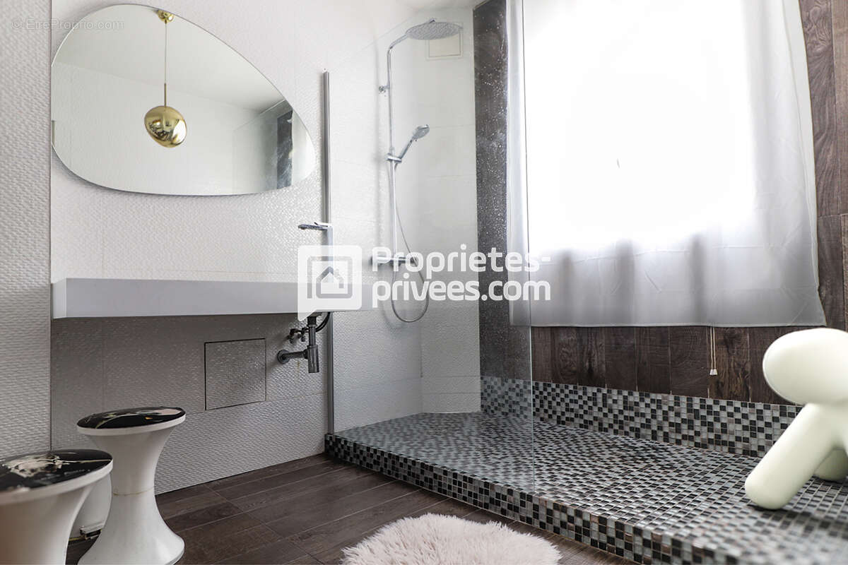 Appartement à PARIS-20E
