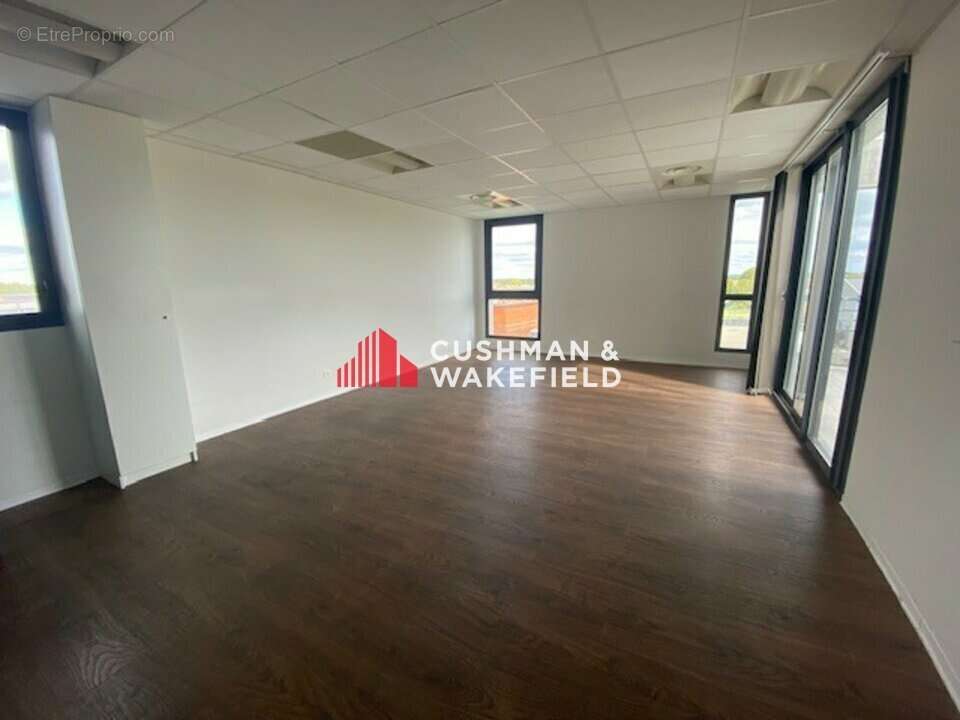 Commerce à SAINT-LYS