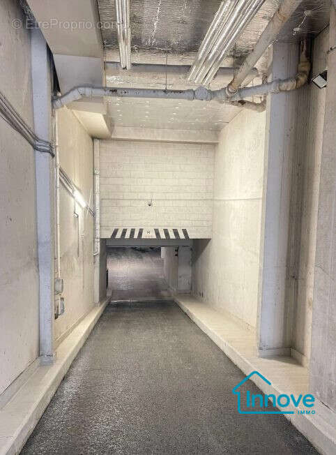Parking à PARIS-15E