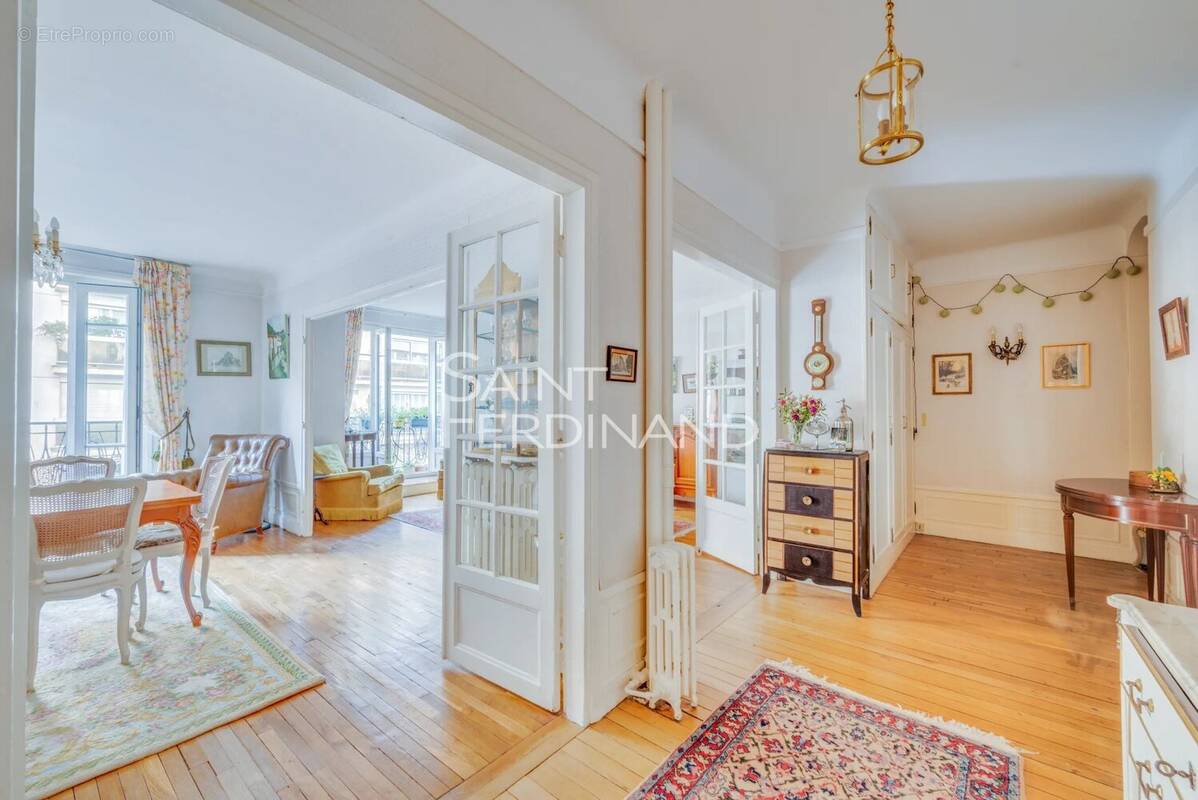 Appartement à NEUILLY-SUR-SEINE