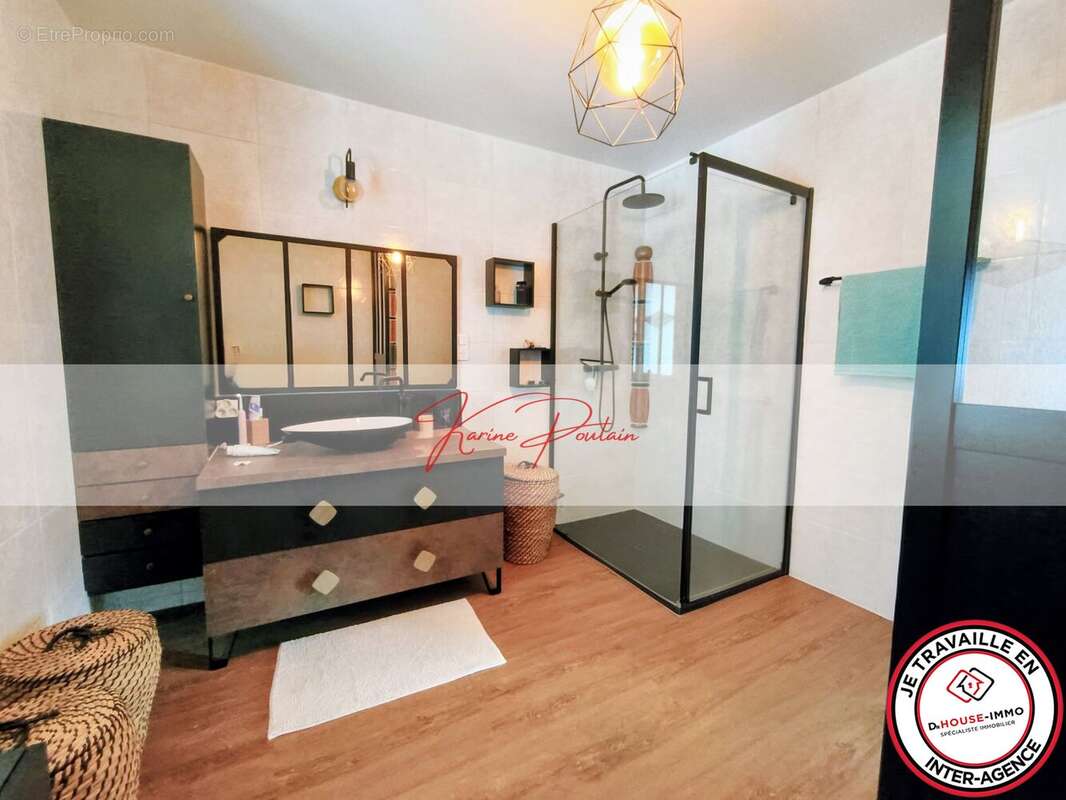 Maison à AMBARES-ET-LAGRAVE