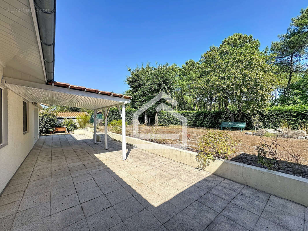 LE HAILLAN - Maison de plain pied 146 m2 - Jardin - Garage - photo 2