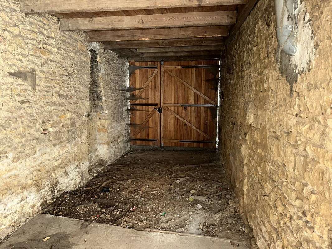 Maison à SAINT-MAURICE-LA-CLOUERE