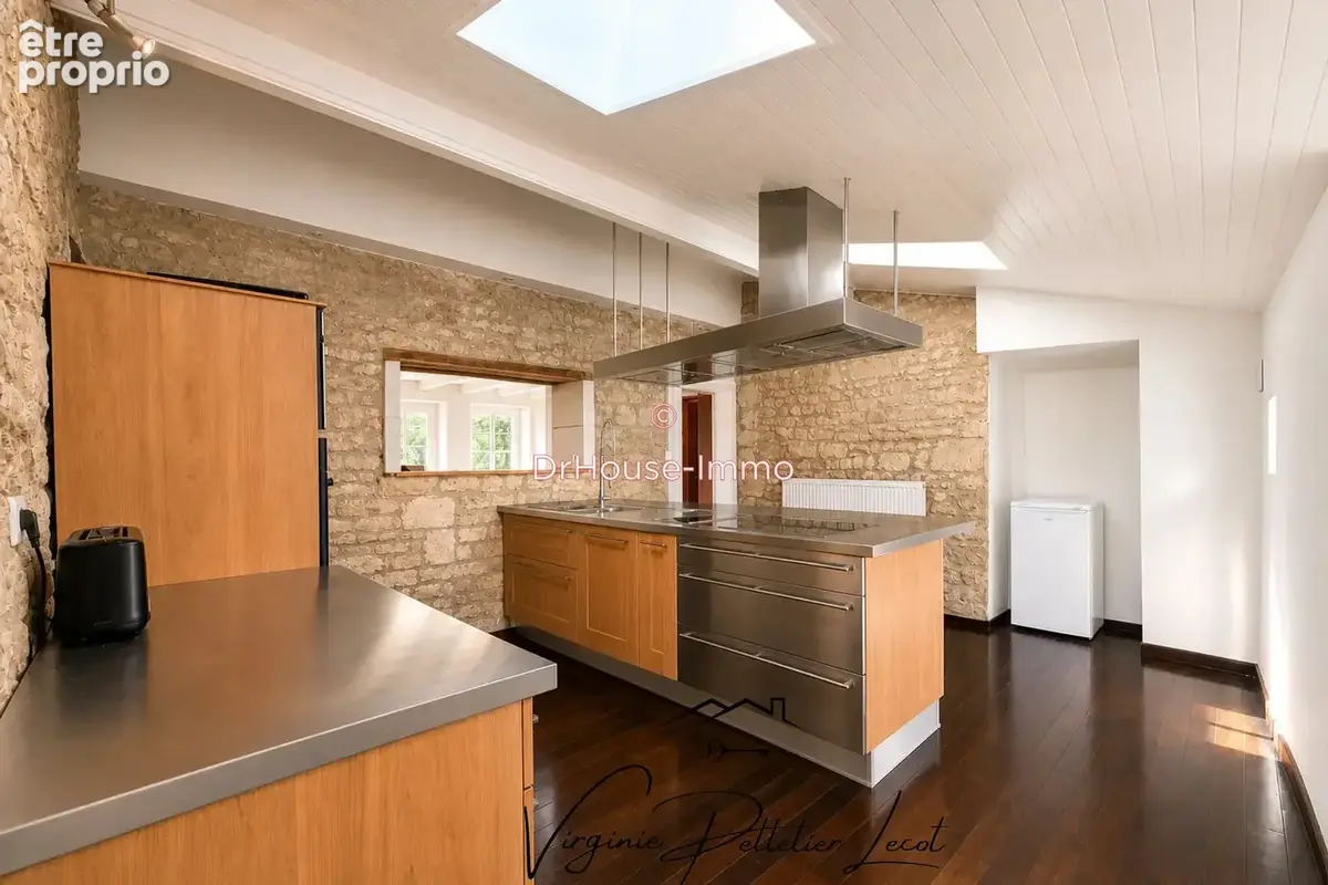 Maison 9 pièces 205 m² à vendre à Fontenay-Le-Comte (85200) - photo 3