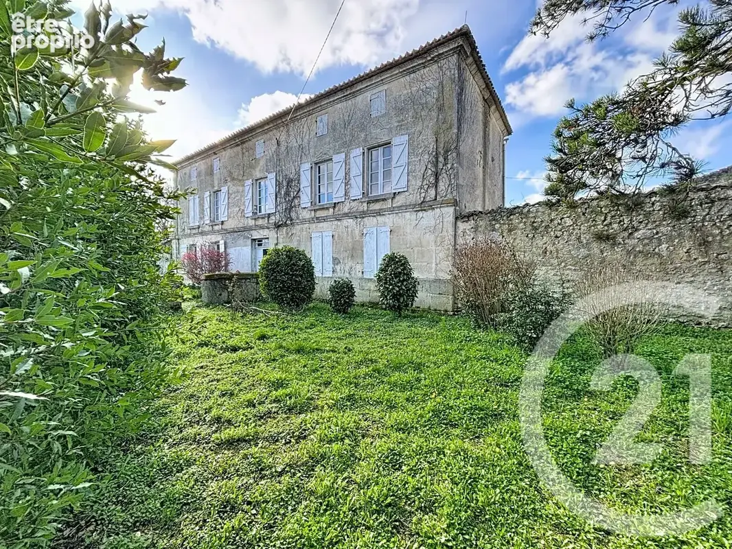 Photo Maison à Roullet-Saint-Estephe au prix de 206 700€