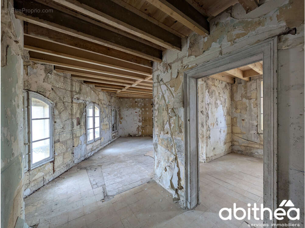 Immeuble à rénover de 143 m2 en plein centre de Libourne ! - photo 9