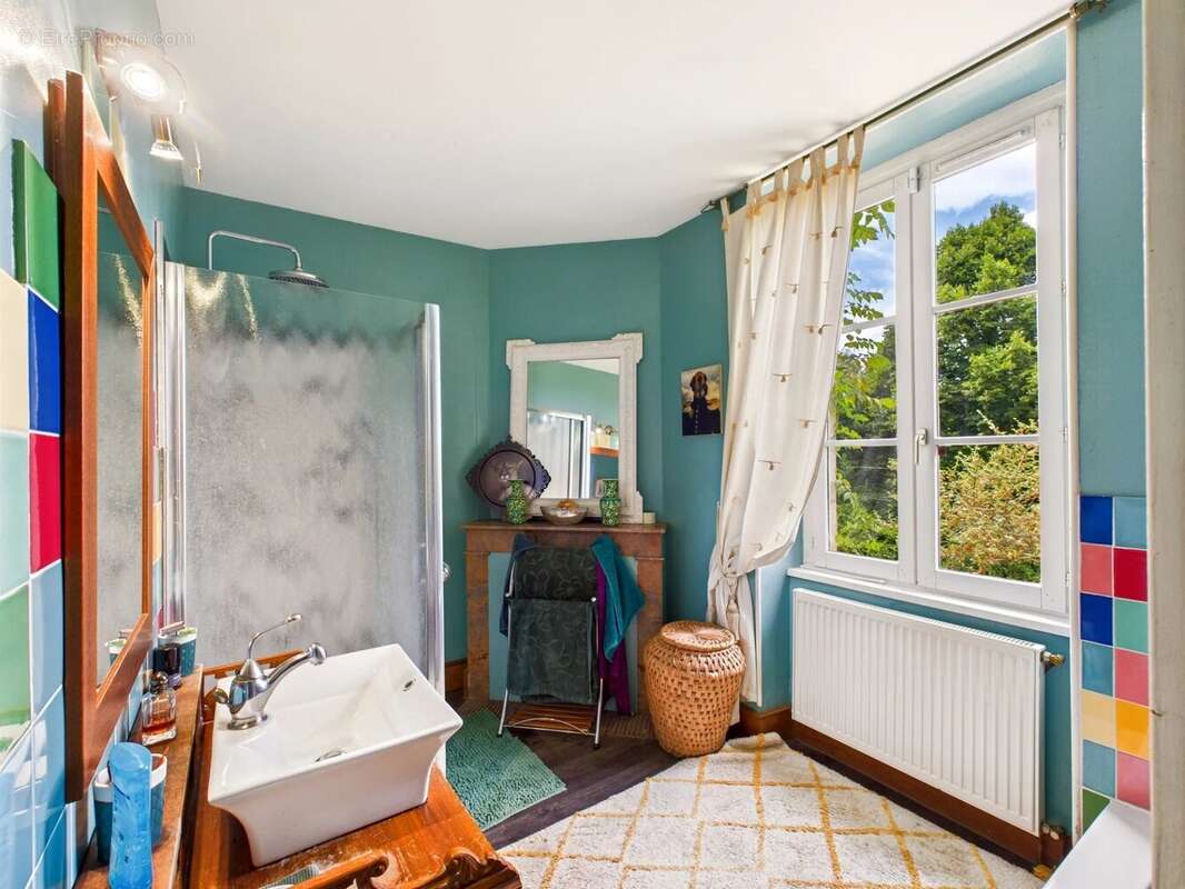 Maison de campagne surélevée avec grande grange et plus de 3 hectares de terrain - photo 9