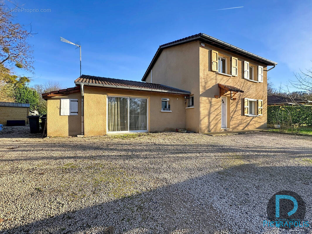 Maison à GENOUILLEUX