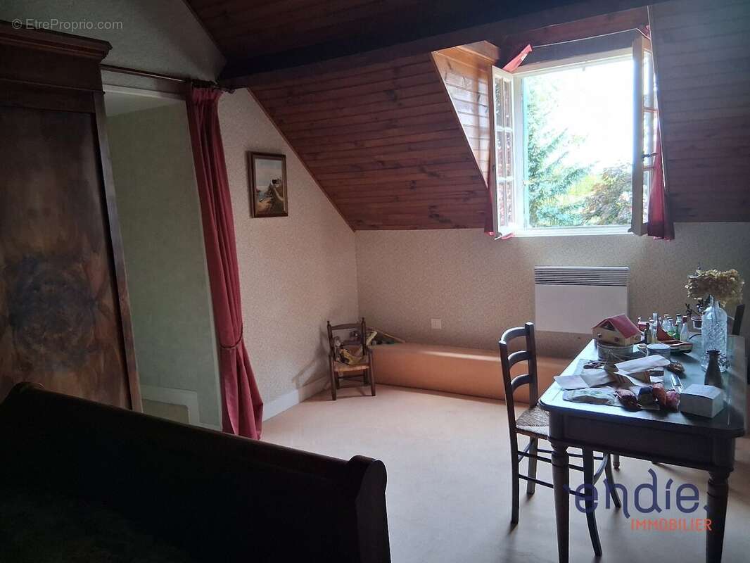 Maison à SAINT-BONNET-TRONCAIS