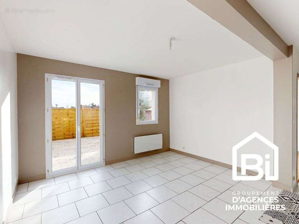 Appartement à COLLEVILLE-MONTGOMERY