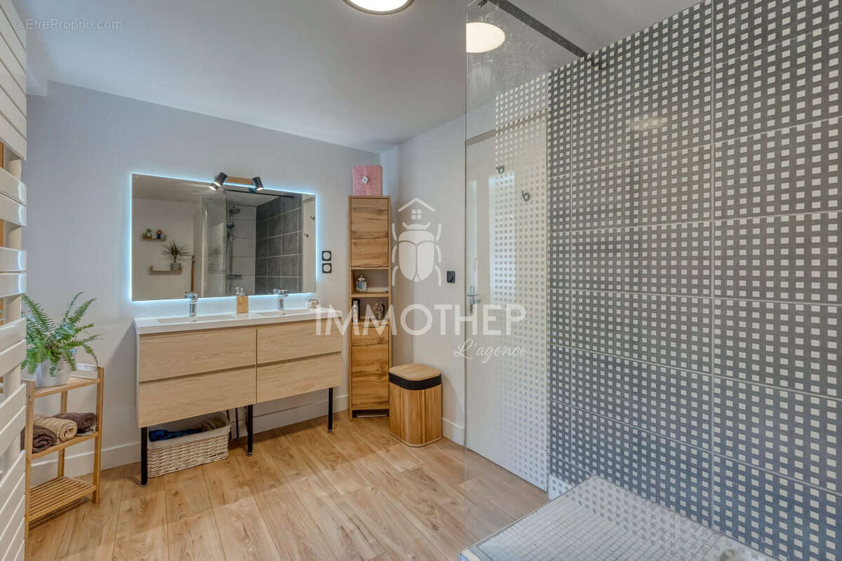 Maison 167 m² à Saint-Jean-De-Moirans  - photo 9
