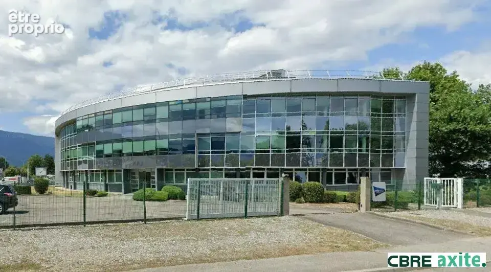 Commerce 2088 m² à La Motte-Servolex  - photo 2