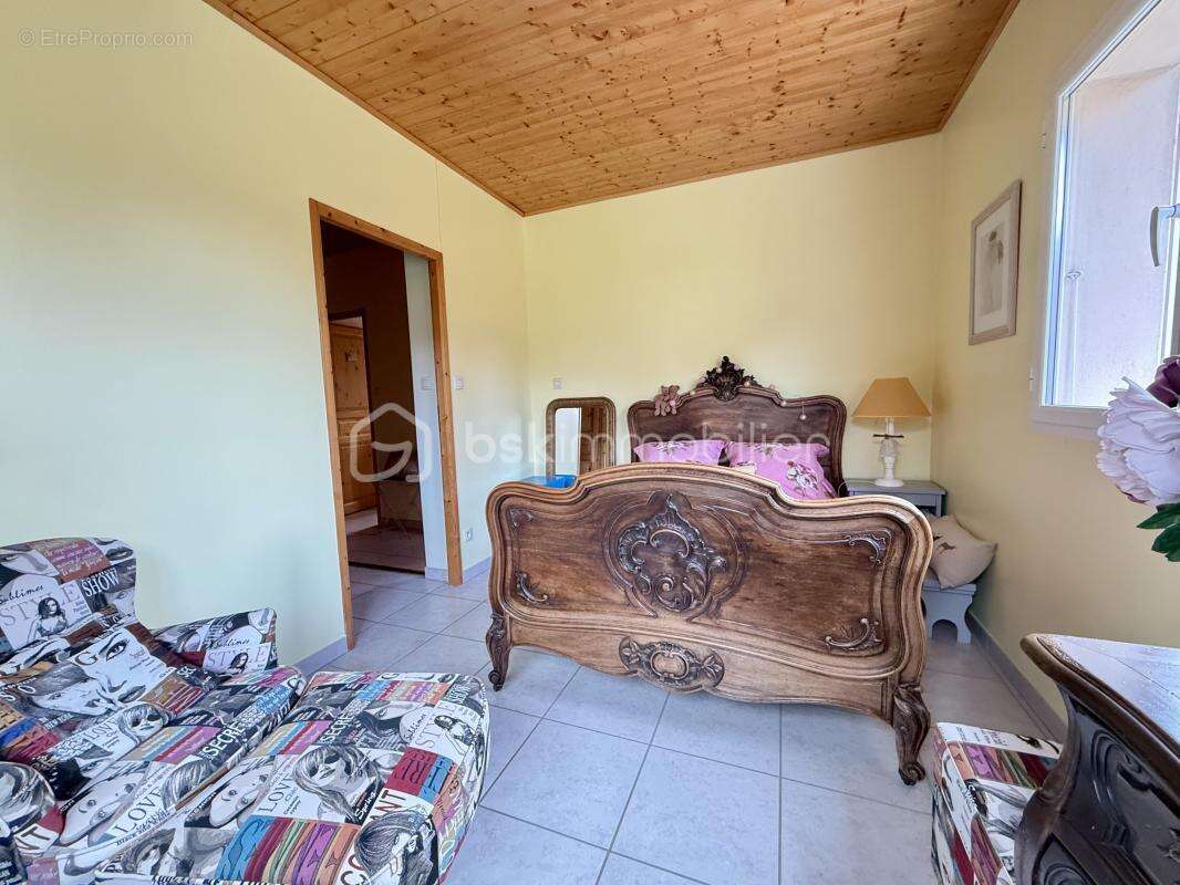 Villa de caractère 152 m² -  3 chambres + 4ème chambre possible -  vue panoramique chartreuse et vercors - garage 79 m² — terrai - photo 7