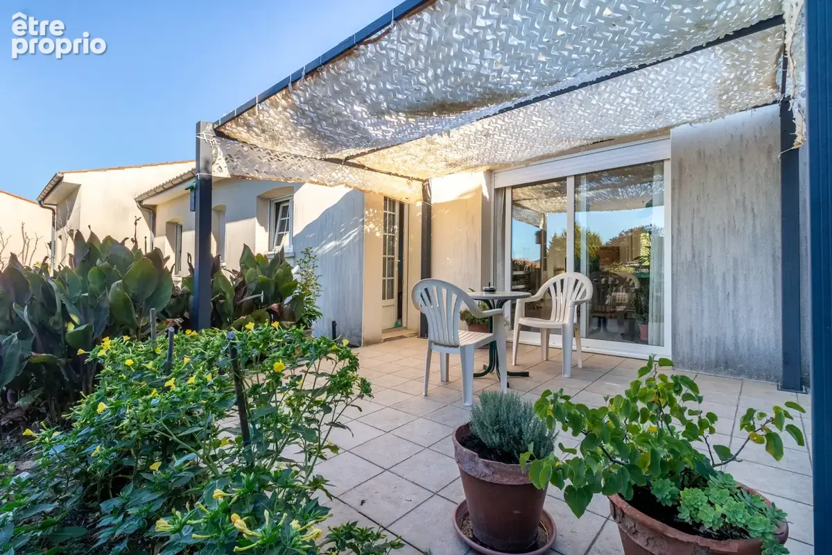 Saint-savinien   maison de plain-pied de 97 m2   grand garage   terrain de 719 m2 - photo 2
