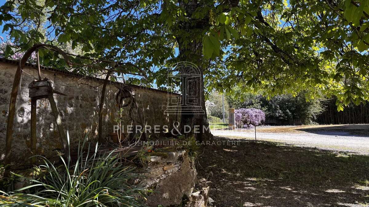 Maison à LA BERTHENOUX