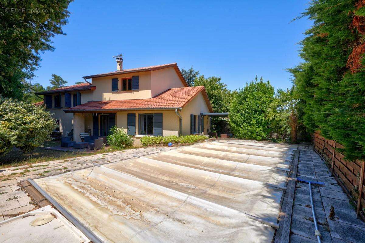 Maison de 8 pièces de 170 m² à Saint-Laurent-de-Mure - photo 17