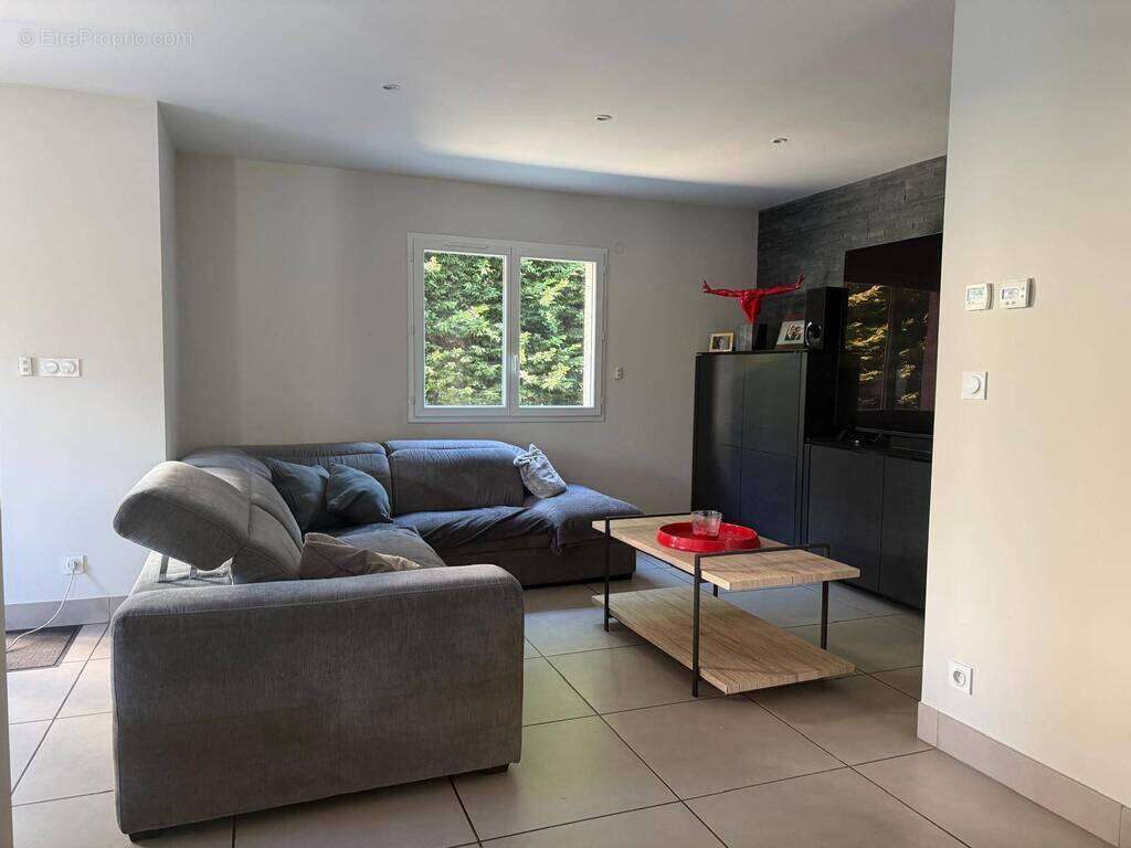 Maison à SAINT-GENIS-POUILLY