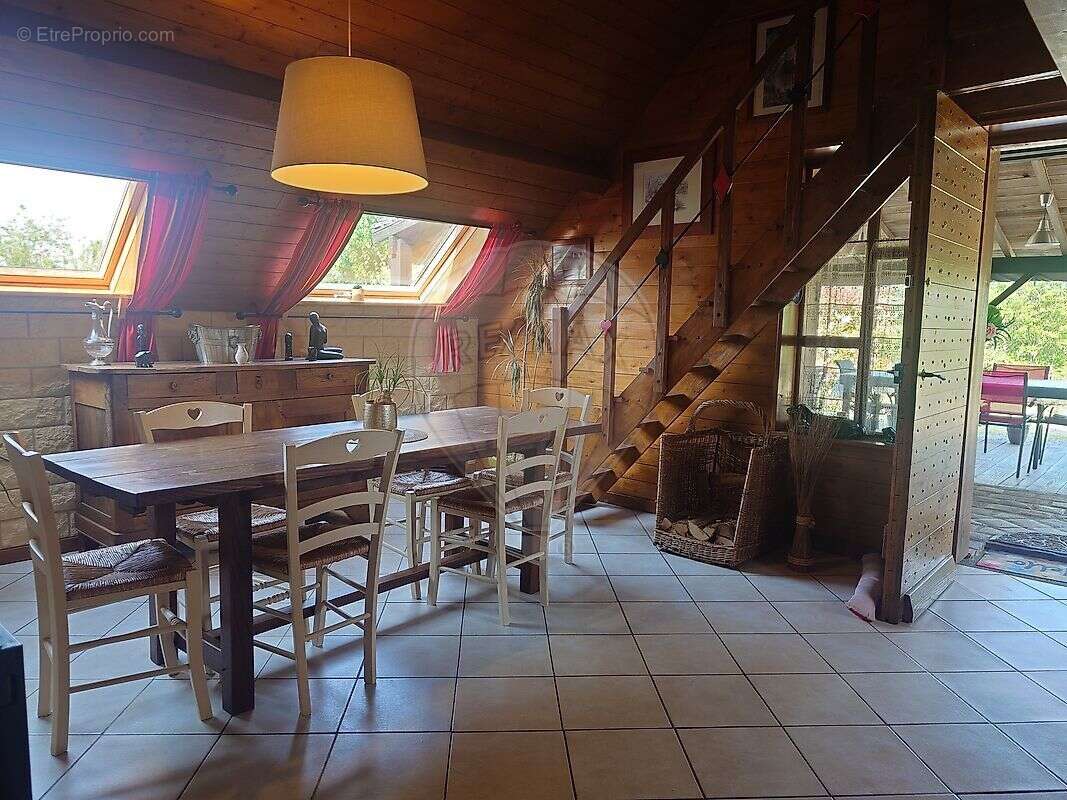 Maison à SAINT-LEGER-SOUS-BEUVRAY