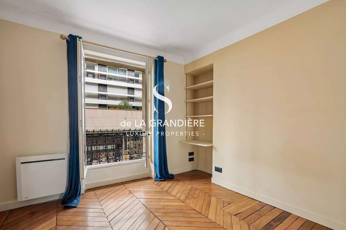 Appartement à PARIS-16E