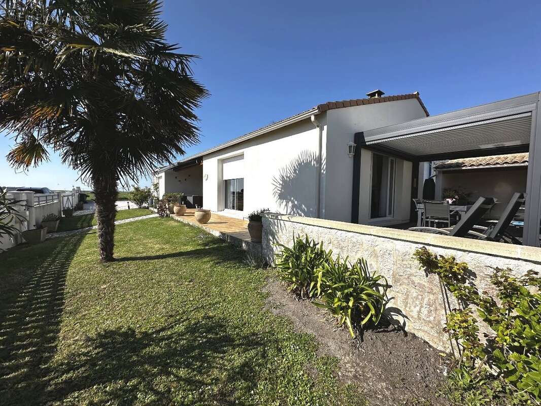 Maison à SEMUSSAC