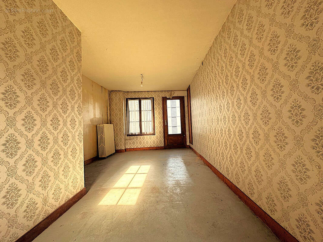 Maison à VER-SUR-LAUNETTE