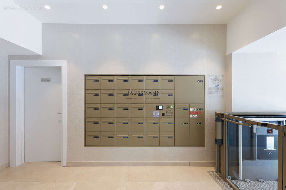 Appartement à PARIS-17E