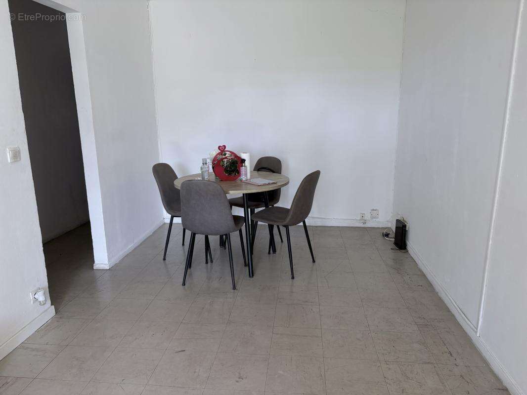 Appartement 55 m² à Les Abymes  - photo 4