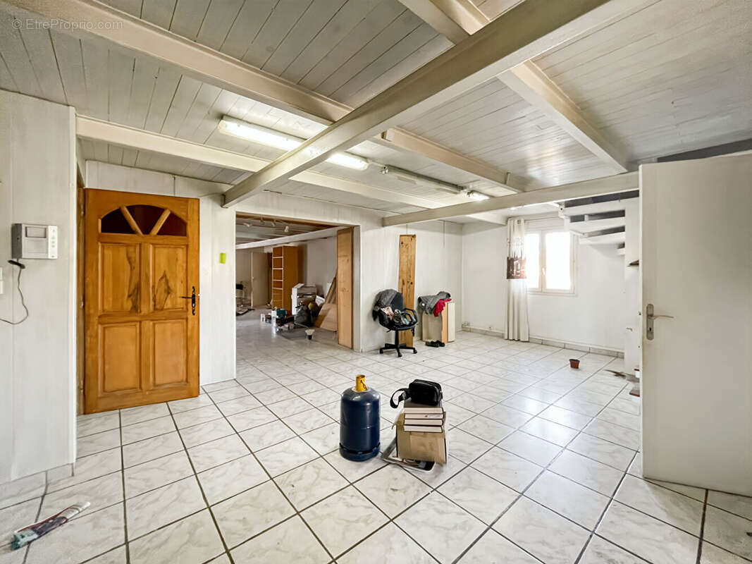 Autre à MARSEILLE-15E