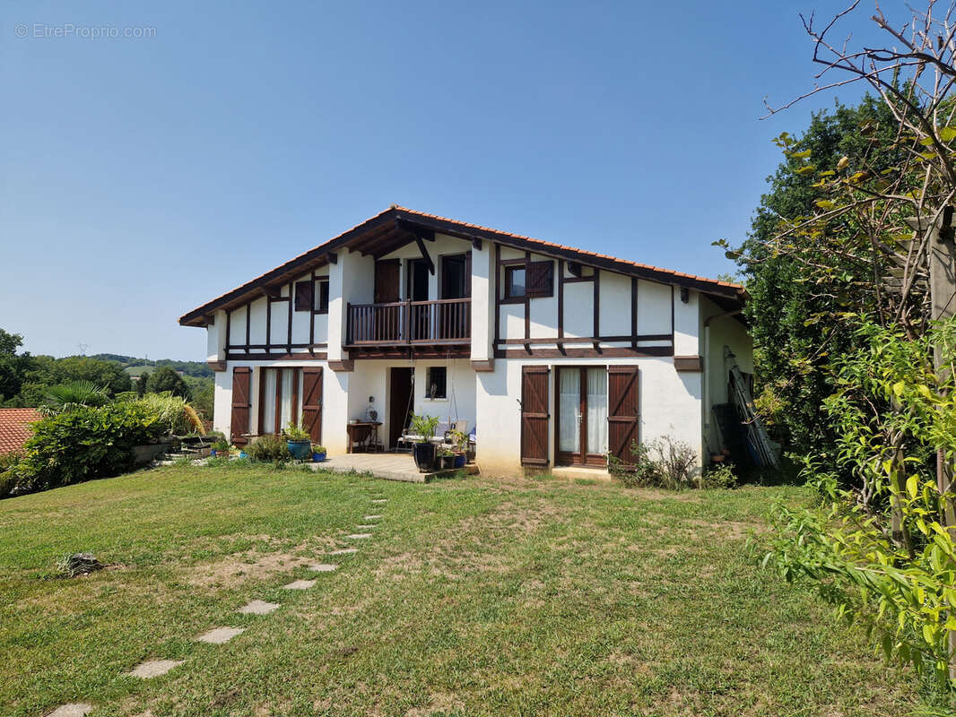 ASCAIN - Charmante maison avec vue sur les Pyrénées - 6 chambres - photo 18