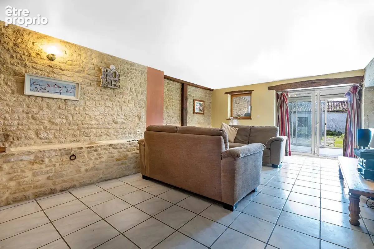Maison principale et ensemble des biens - excellent potential pour un investisseur -  à 10 minutes d'Aulnay de Saintonge - photo 7