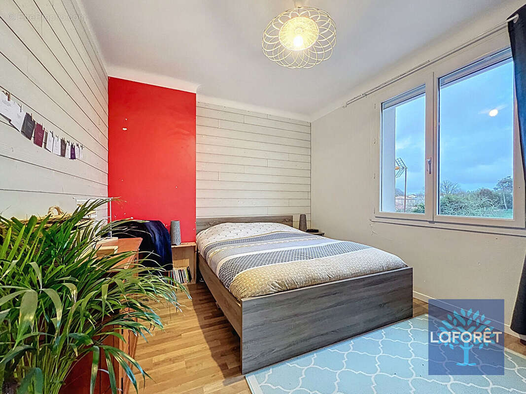 Maison à LA CHAIZE-LE-VICOMTE