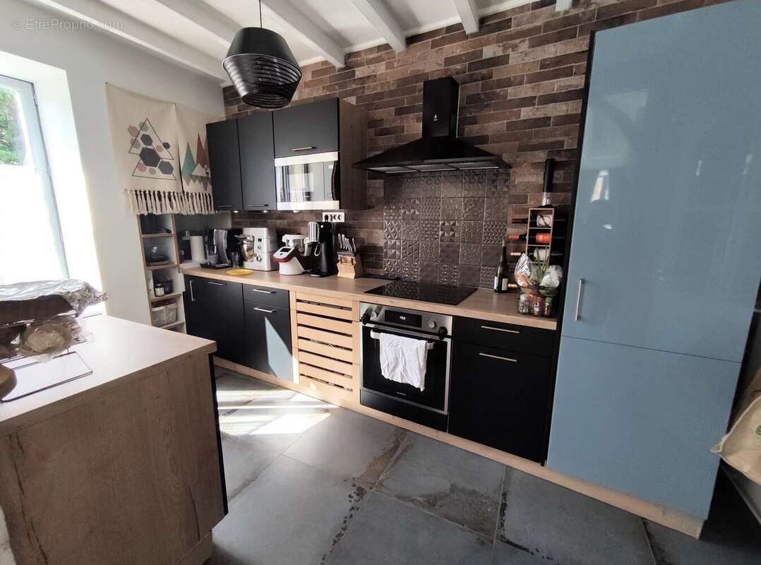 Maison de village offrant 5 chambres avec cour - photo 5