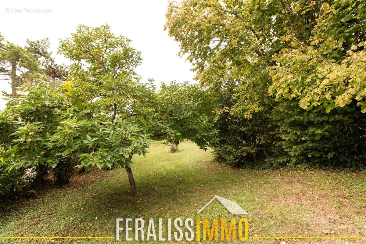 Terrain à VAUX-SUR-SEINE