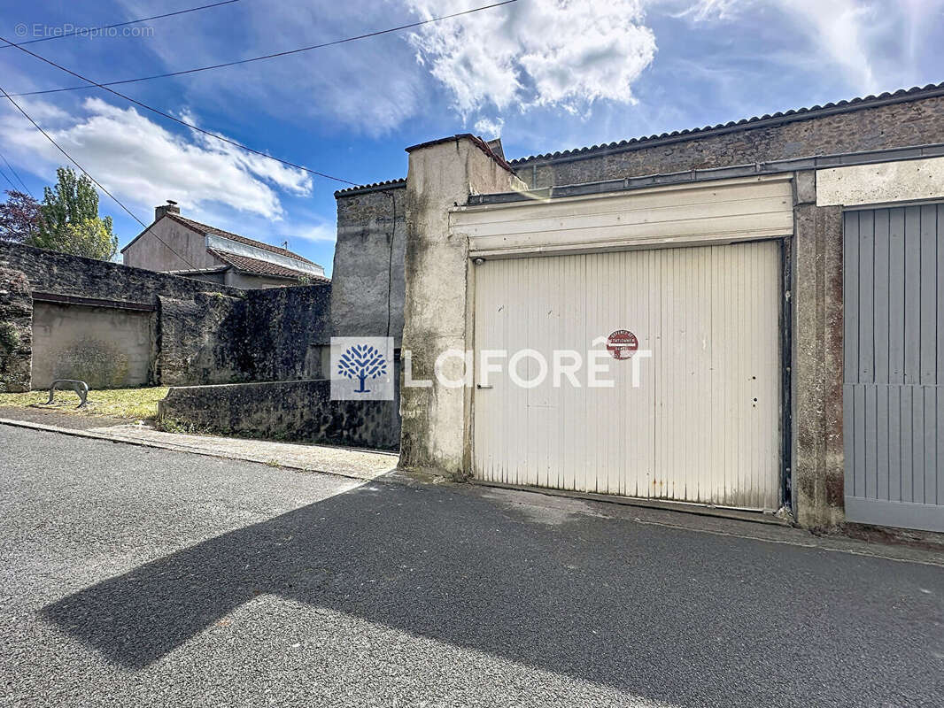 Parking à BRESSUIRE