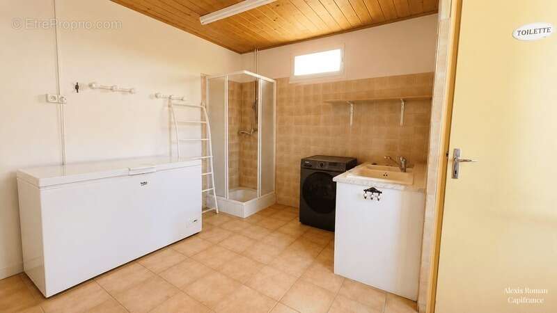 Domaine de 28 hectares avec étang privé, maison, 2 gîtes et plus de 400 m² de dépendances - photo 6