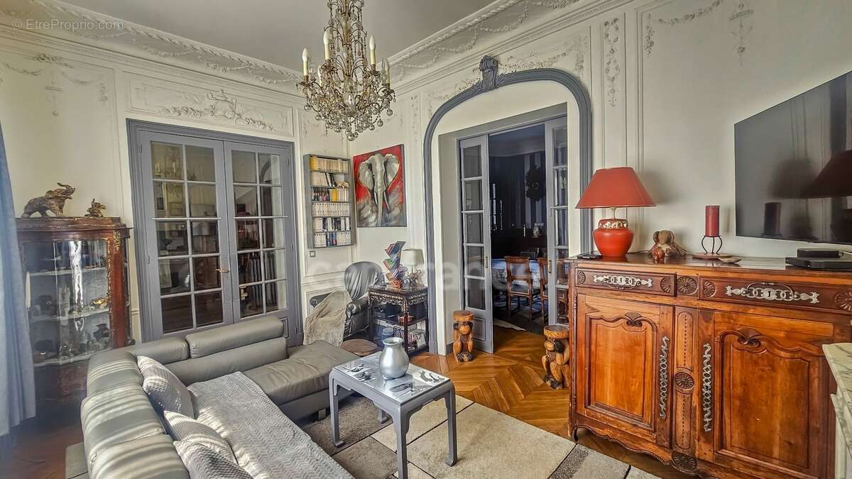 Plein centre ville d' ETAMPES (91) propriété à vendre 13 pièces, avec grand garage, 2 dépendances et terrain clos de 997 m² - photo 13